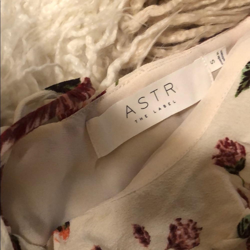 ASTR The Label Floral Ruffle Button Down Top - Picture 3 of 5